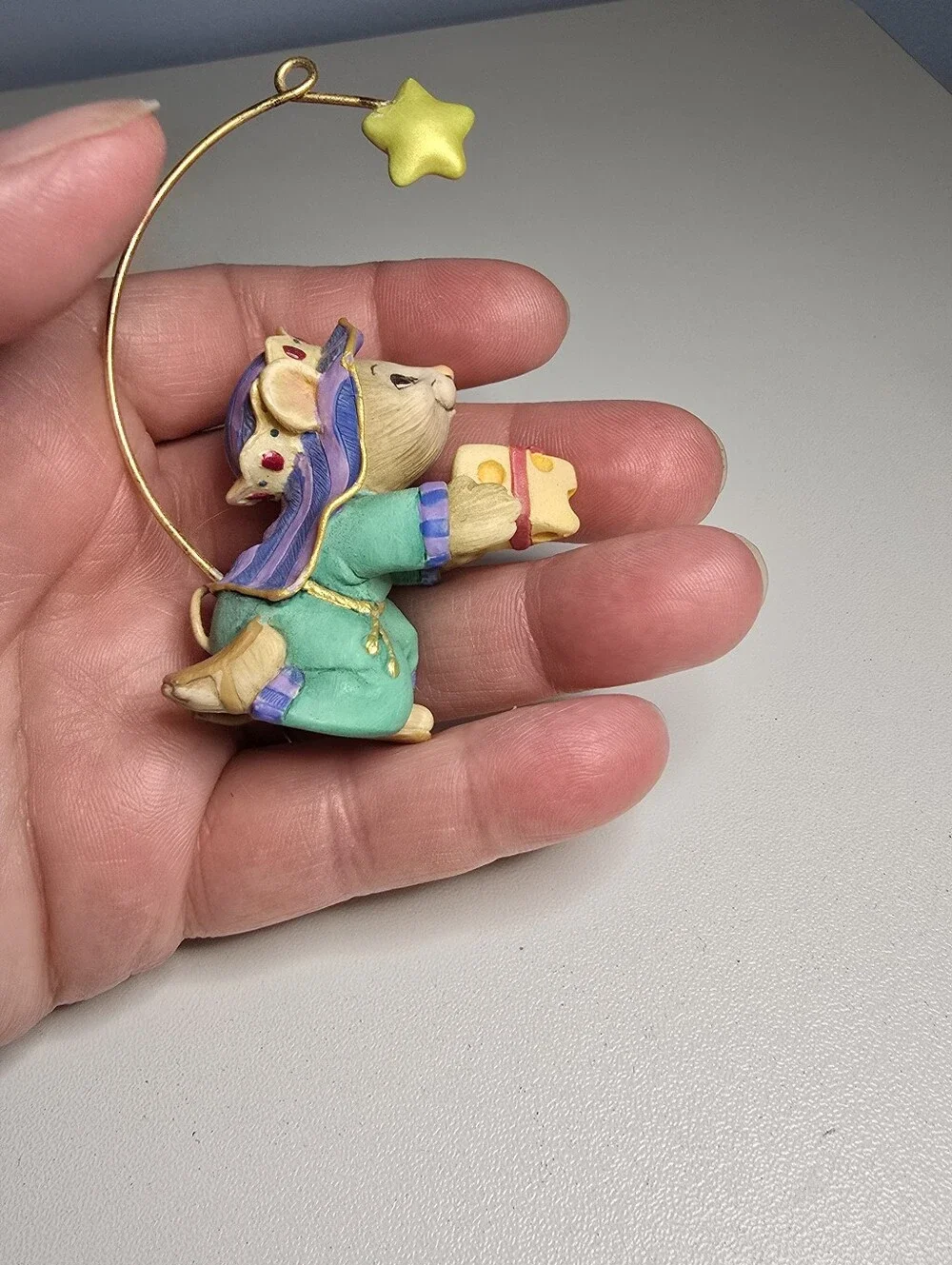 Vintage 2001 Wise Follower Mouse Gifting Cheese Christmas Ornament
